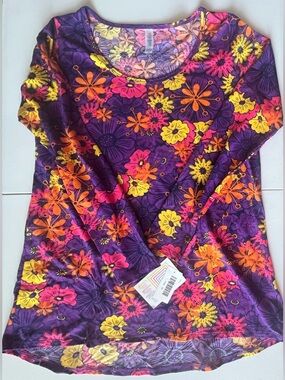 LuLaRoe Lynnae Tee - Size Medium